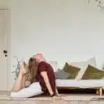 Oltre le posizioni yoga: la vera pratica che stiamo ignorando Oltre le Posizioni Yoga: La Vera Pratica che Stiamo Ignorando
