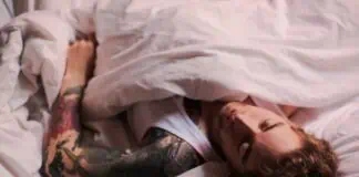 Quello Che Rende Felici Le Donne Fa Venire Sonno Agli Uomini? Quello Che Rende Felici Le Donne Fa Venire Sonno Agli Uomini?