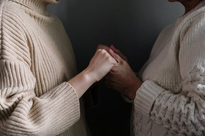 Come Farla Finita Con L’Attaccamento [E Scoprire l’Arte del Lasciar Andare]