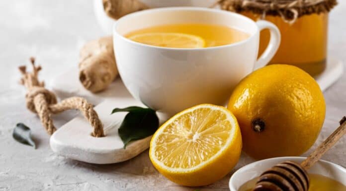 La verità sull'acqua calda e limone per dimagrire e depurare